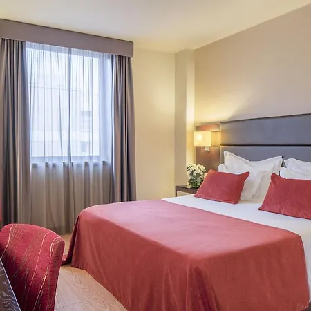 מלון Nh Dona Ines 4*