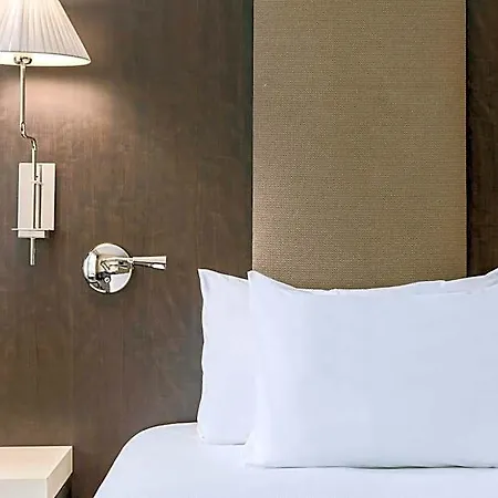 Nh Dona Ines Hotel 4*