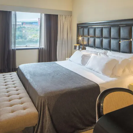 Hotel Nh Dona Ines 4*