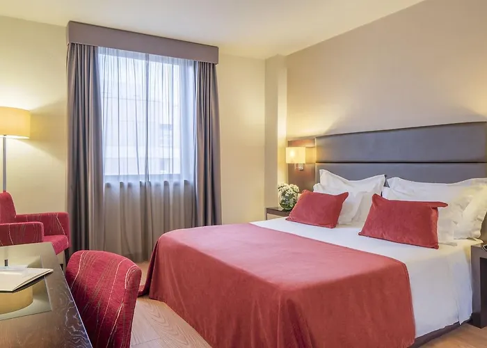 ホテル Nh Dona Ines 4*