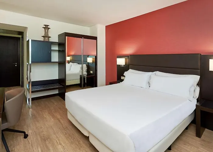 ホテル Nh Dona Ines 4*